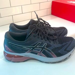 ASICS GT-2000.  Women’s running shoe.  Size 10.5.